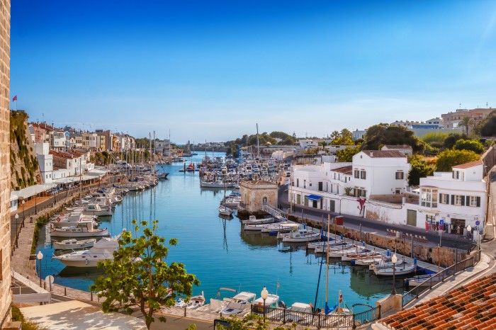 En Menorca es posible alquilar un barco